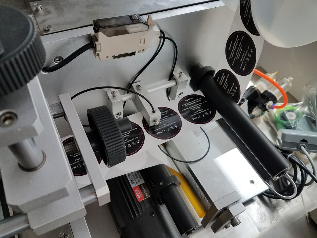 고 정밀 상단 사이드 스티커 라벨링 기계 평면, 사각형 병, 공장 가격